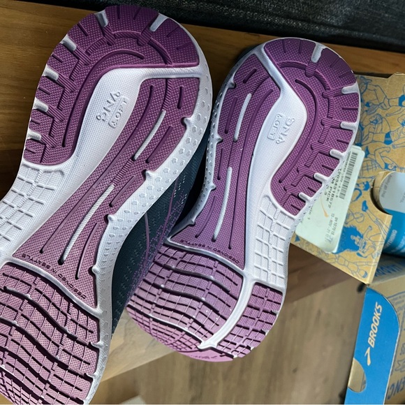 Brooks || Glycerin 19 Running Shoes || W 8.5/40 || brand new in box! - Picture 7 of 10